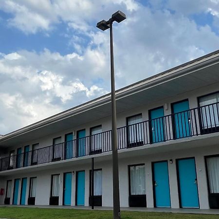 Clarion Inn & Suites Kissimmee-Lake Buena Vista South Eksteriør bilde
