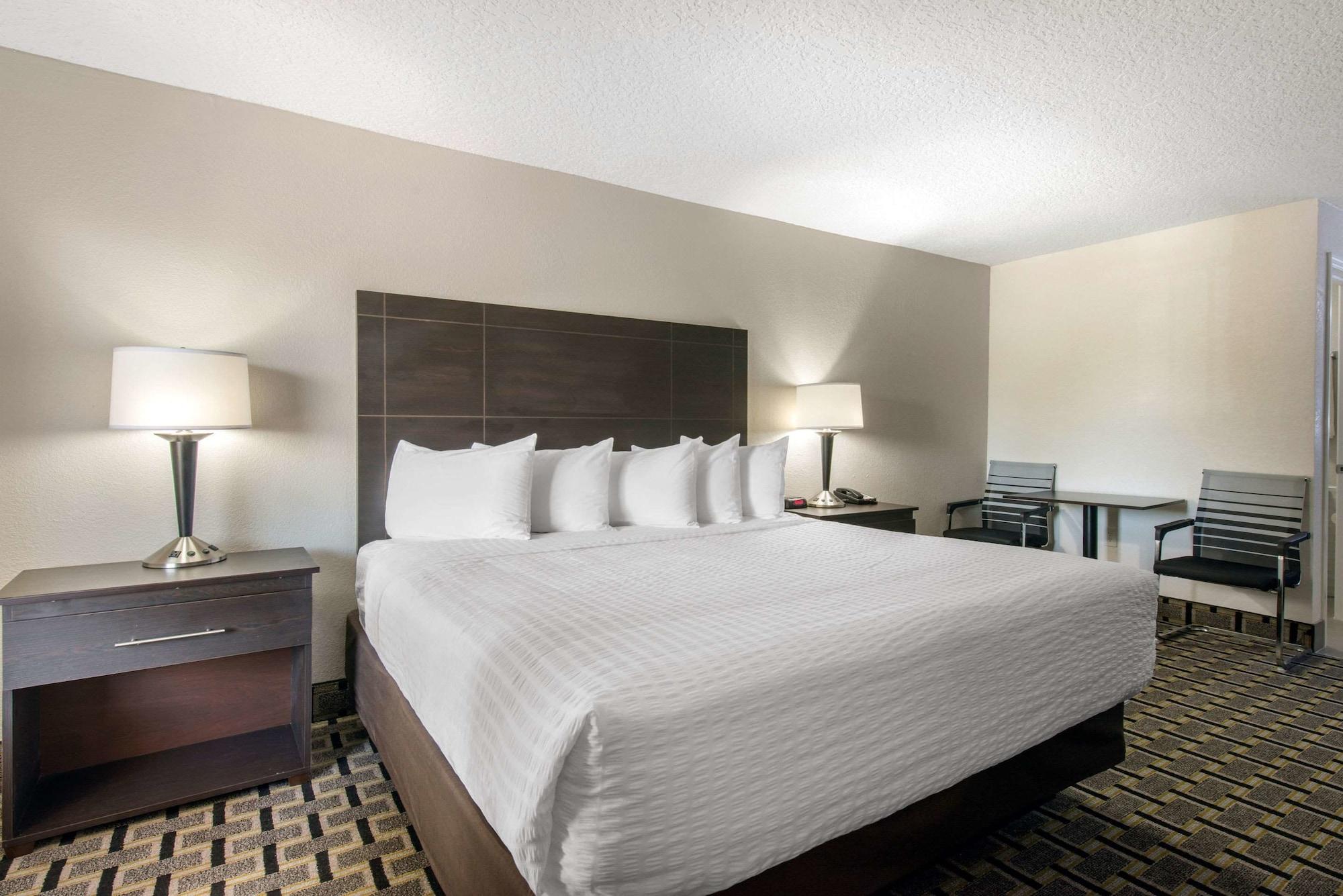 Clarion Inn & Suites Kissimmee-Lake Buena Vista South Eksteriør bilde