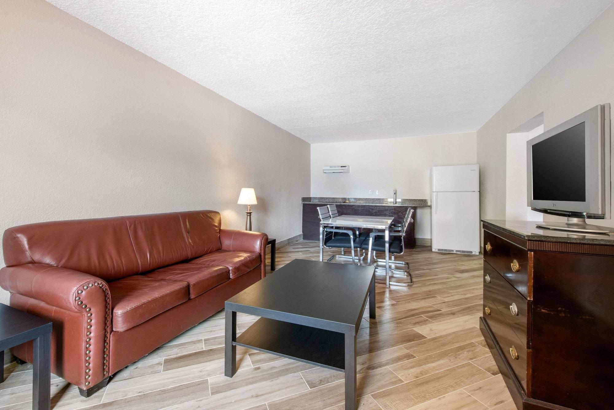Clarion Inn & Suites Kissimmee-Lake Buena Vista South Eksteriør bilde