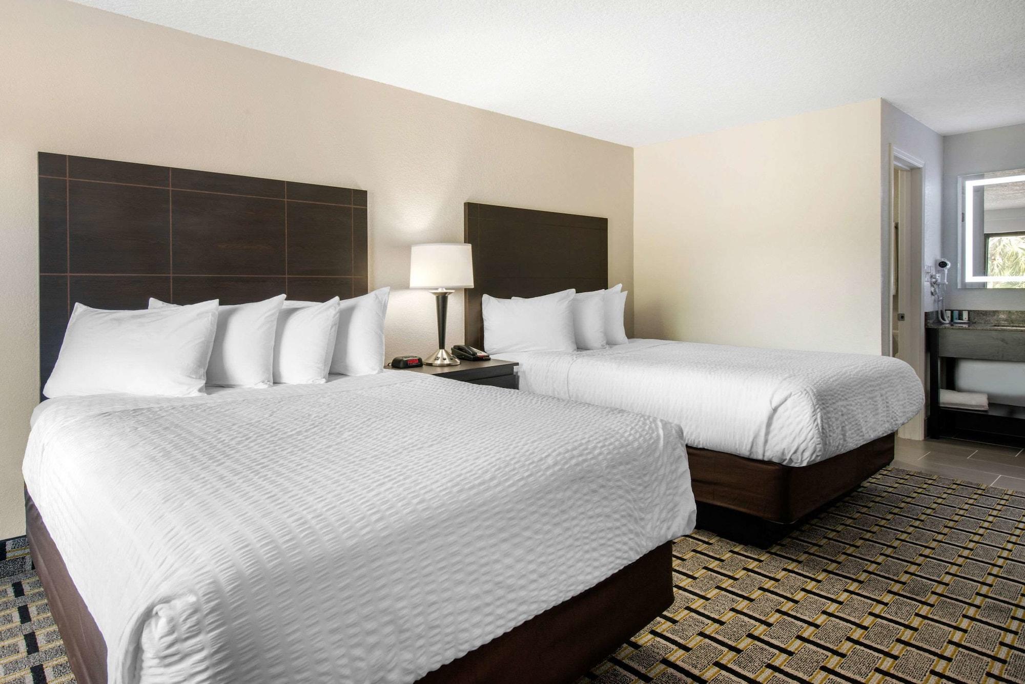 Clarion Inn & Suites Kissimmee-Lake Buena Vista South Eksteriør bilde