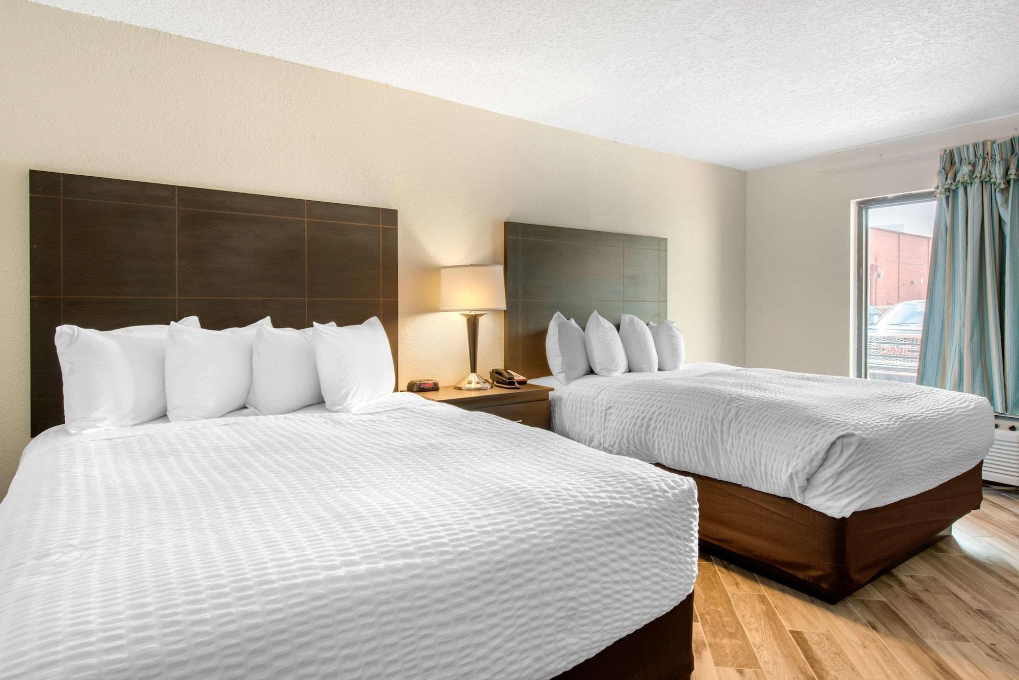 Clarion Inn & Suites Kissimmee-Lake Buena Vista South Eksteriør bilde