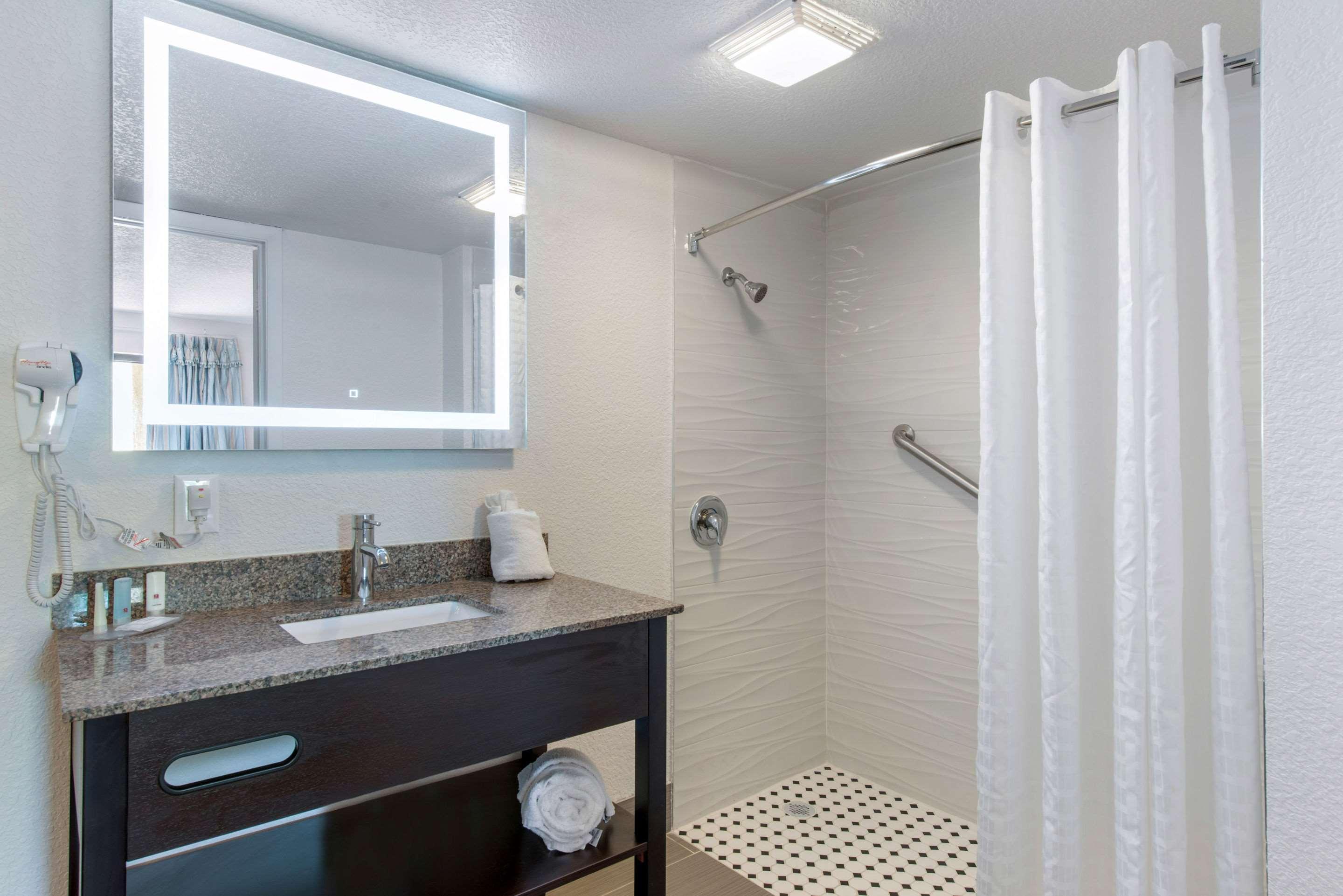 Clarion Inn & Suites Kissimmee-Lake Buena Vista South Eksteriør bilde