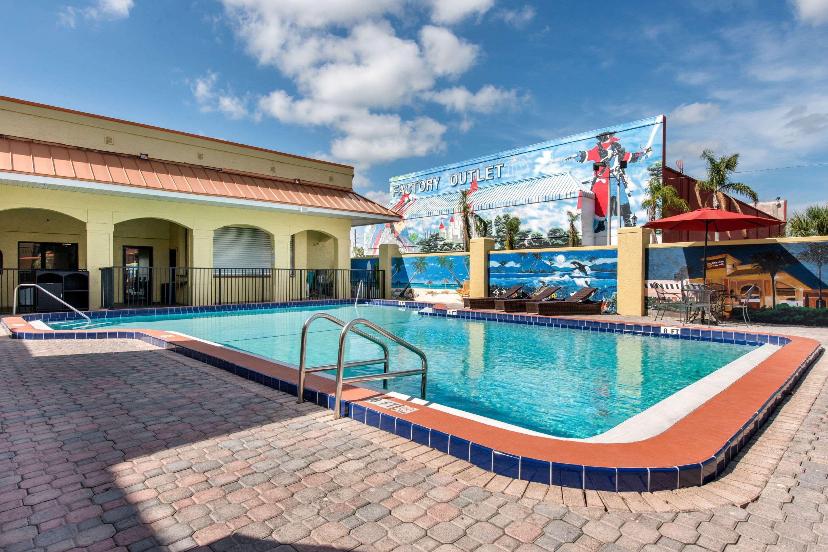 Clarion Inn & Suites Kissimmee-Lake Buena Vista South Eksteriør bilde