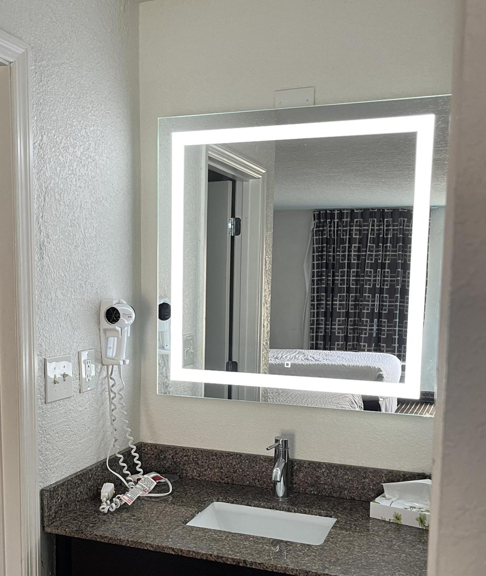Clarion Inn & Suites Kissimmee-Lake Buena Vista South Eksteriør bilde
