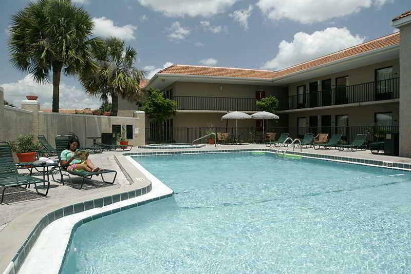 Clarion Inn & Suites Kissimmee-Lake Buena Vista South Eksteriør bilde