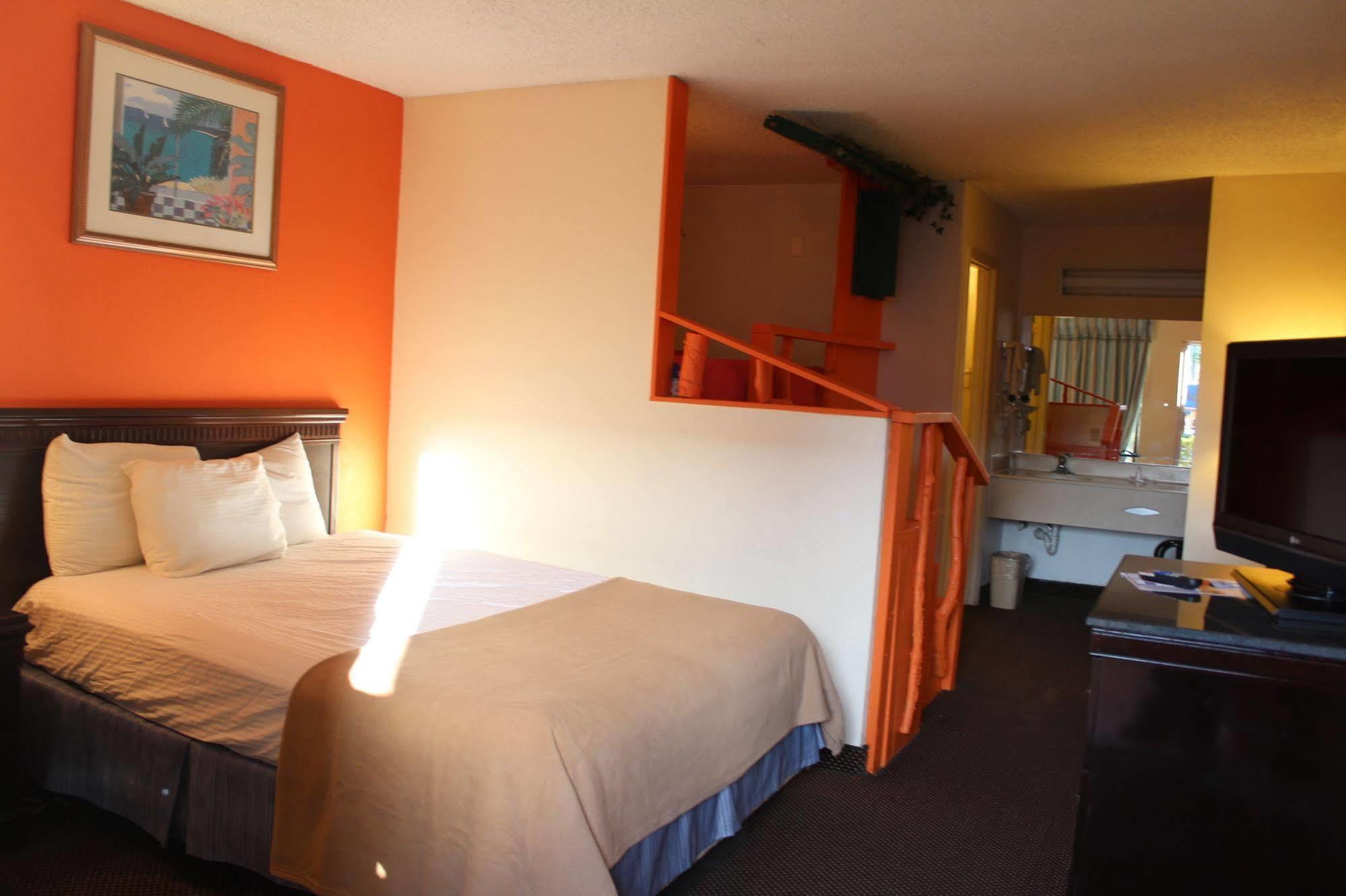 Clarion Inn & Suites Kissimmee-Lake Buena Vista South Eksteriør bilde