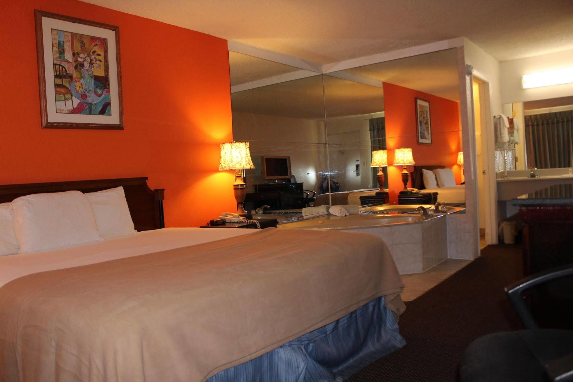 Clarion Inn & Suites Kissimmee-Lake Buena Vista South Eksteriør bilde