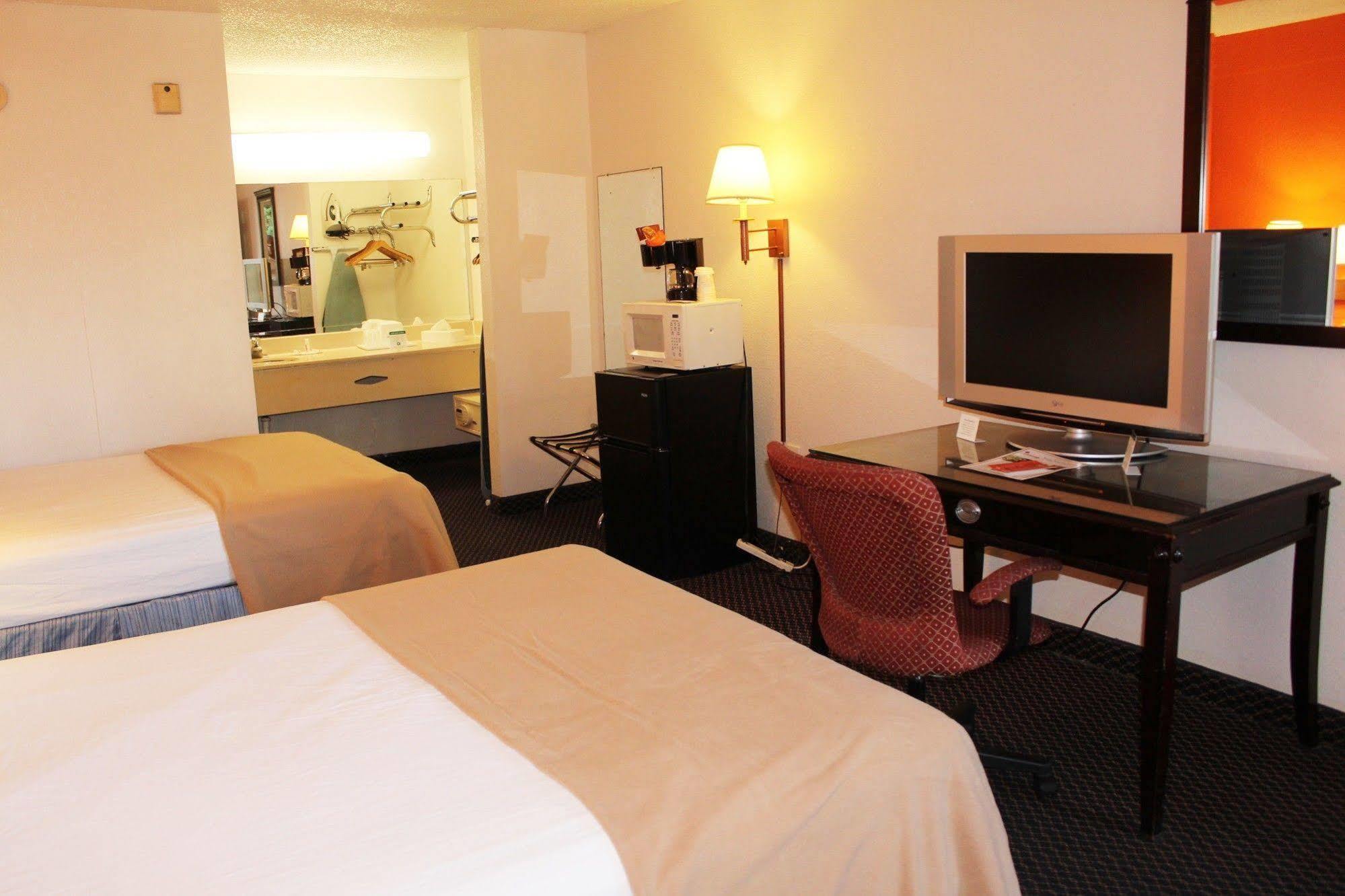 Clarion Inn & Suites Kissimmee-Lake Buena Vista South Eksteriør bilde