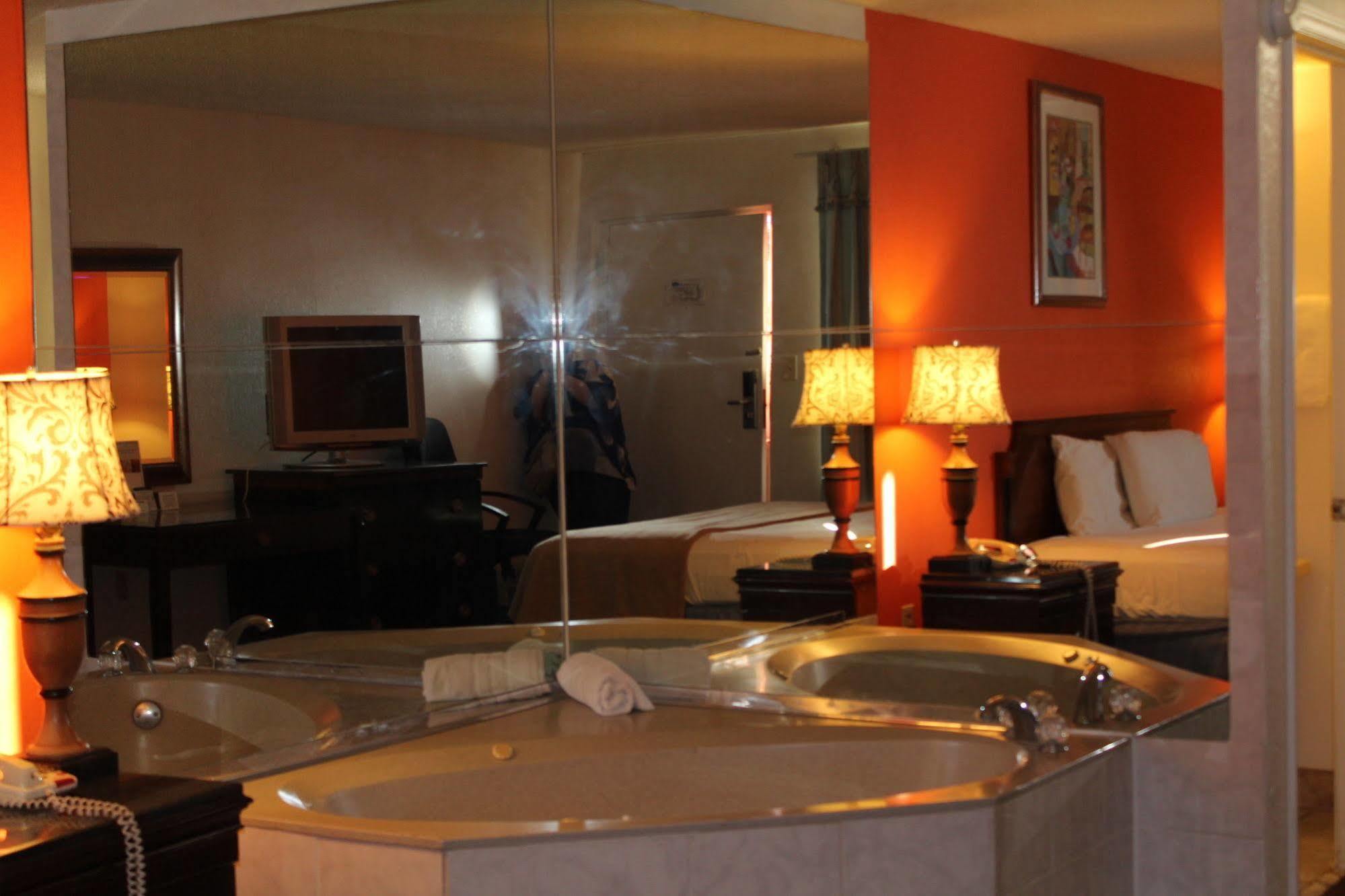 Clarion Inn & Suites Kissimmee-Lake Buena Vista South Eksteriør bilde